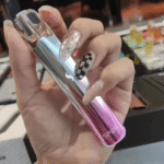 SP2S Pro 國際版換彈式電子煙主機｜450mAh LED呼吸燈條｜6-8W兩檔功率 Type-C快充｜9色可選 通配一代煙彈：圖片 2